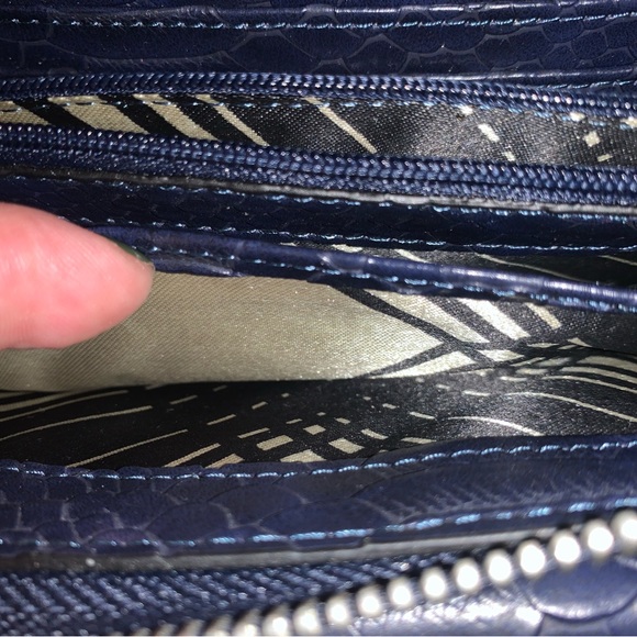 London Fog Wallet - Picture 9 of 13